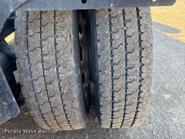 image for item FG2544 2022 Peterbilt 389 semi truck