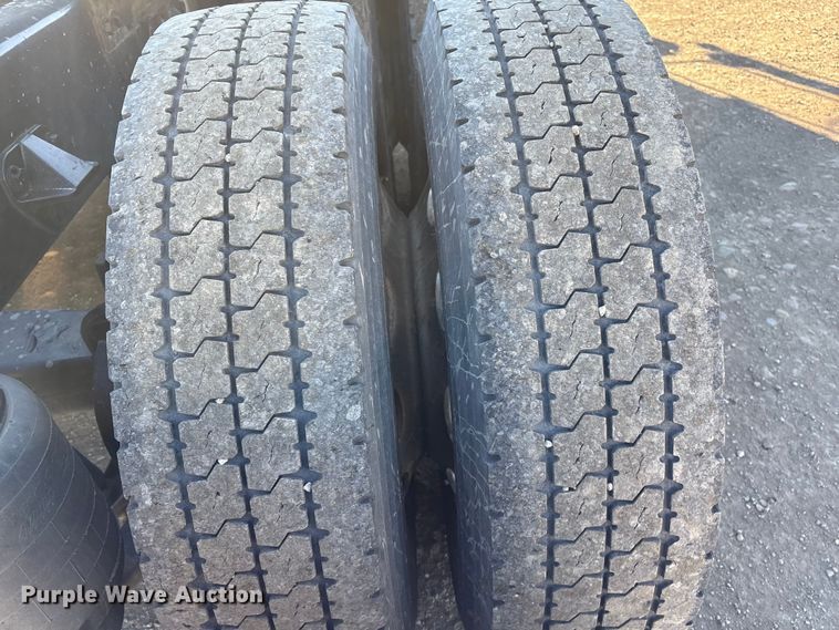 image for item FG2544 2022 Peterbilt 389 semi truck