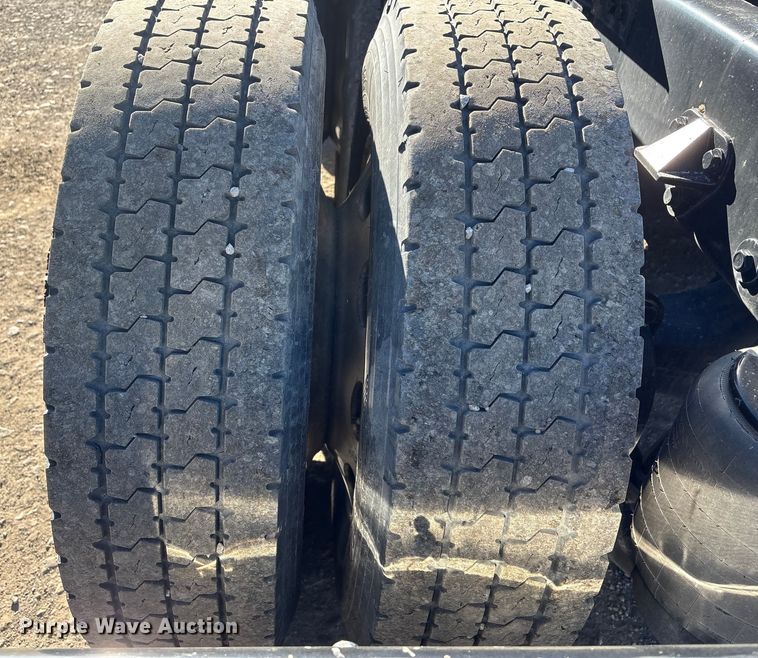 image for item FG2544 2022 Peterbilt 389 semi truck