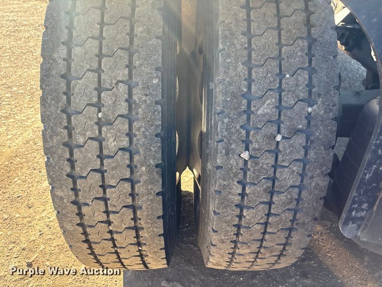 image for item FG2544 2022 Peterbilt 389 semi truck