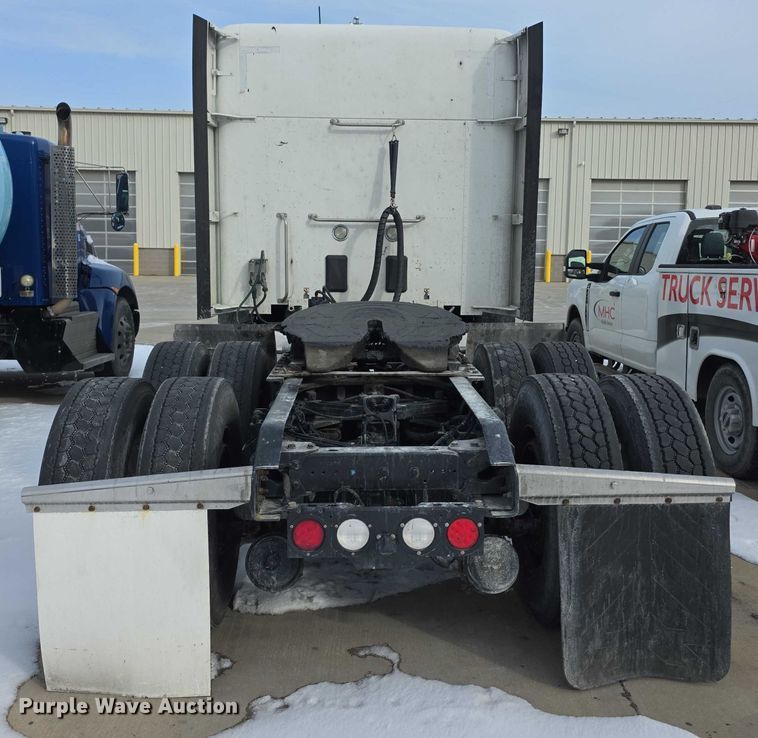 image for item FI0817 2019 Kenworth T680 semi truck