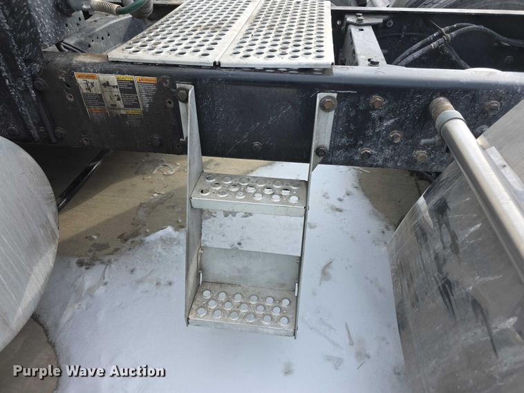 image for item FI0817 2019 Kenworth T680 semi truck