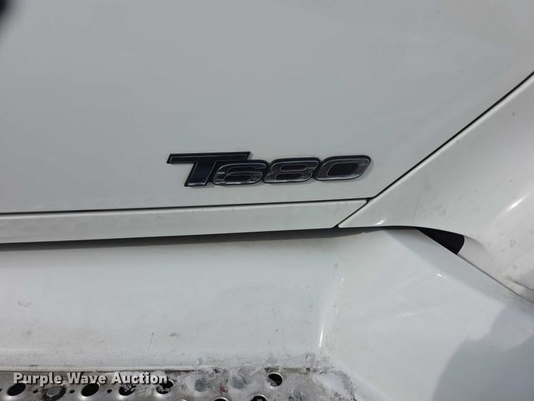 image for item FI0817 2019 Kenworth T680 semi truck