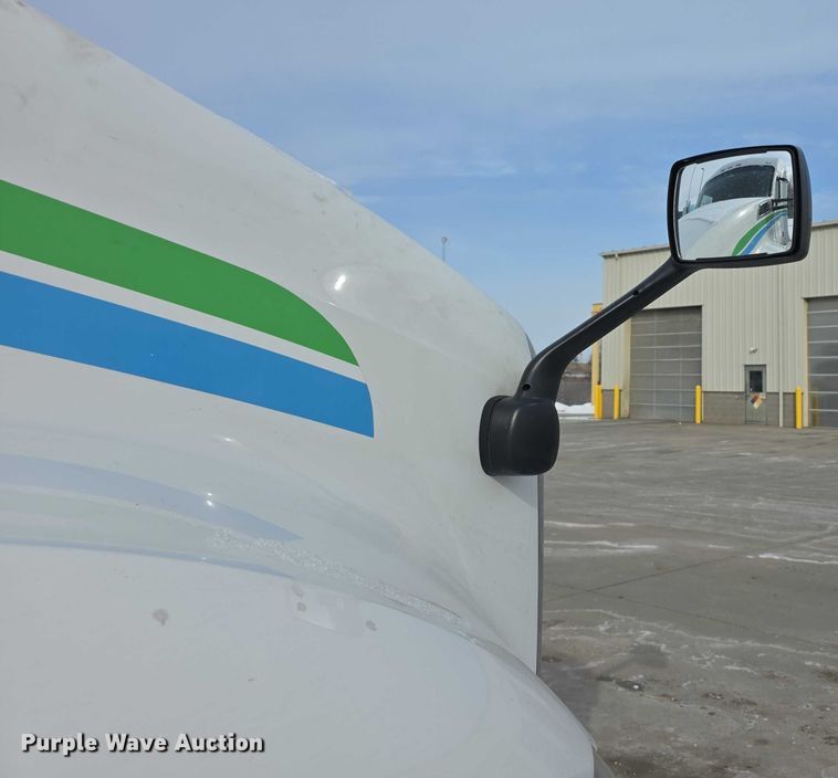 image for item FI0817 2019 Kenworth T680 semi truck