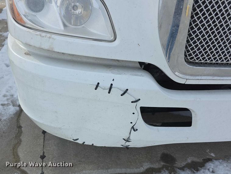 image for item FI0817 2019 Kenworth T680 semi truck