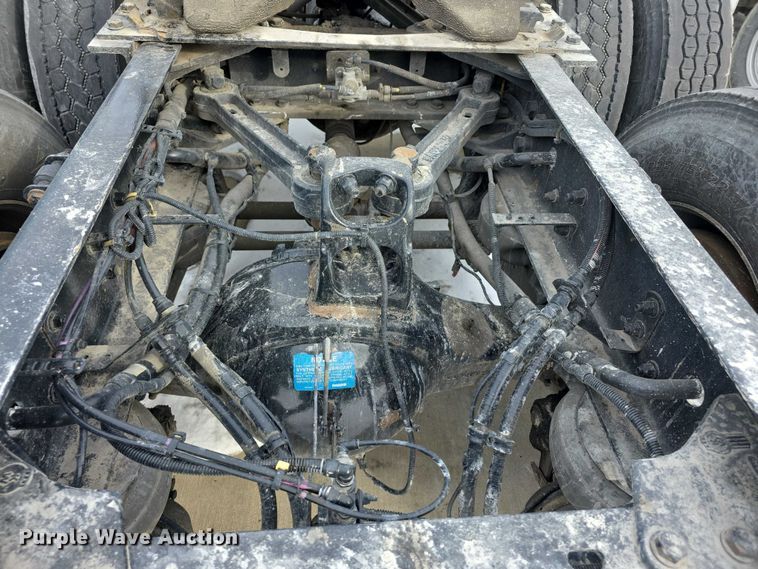 image for item FI0817 2019 Kenworth T680 semi truck