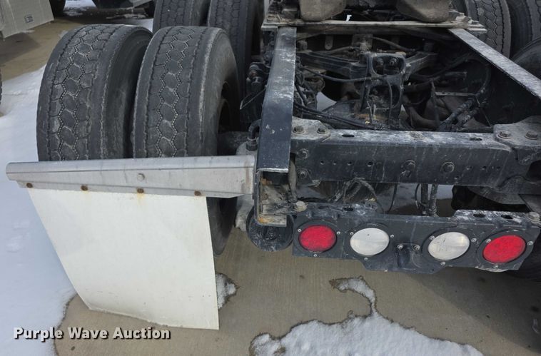 image for item FI0817 2019 Kenworth T680 semi truck