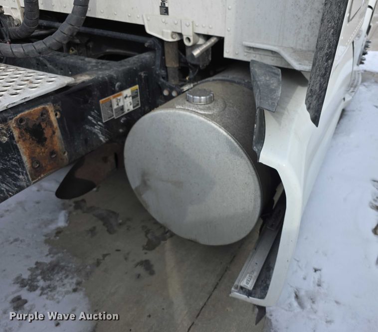 image for item FI0817 2019 Kenworth T680 semi truck