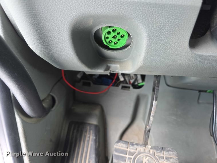 image for item FI0817 2019 Kenworth T680 semi truck