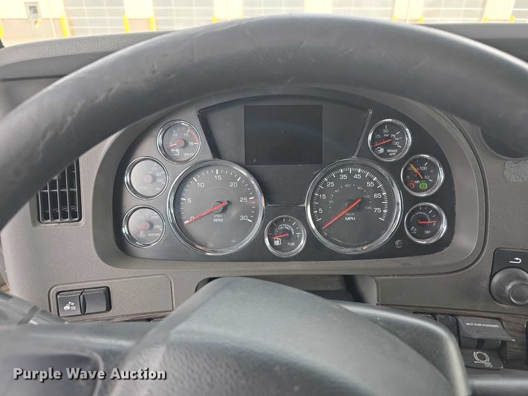 image for item FI0817 2019 Kenworth T680 semi truck