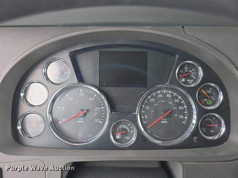 image for item FI0817 2019 Kenworth T680 semi truck