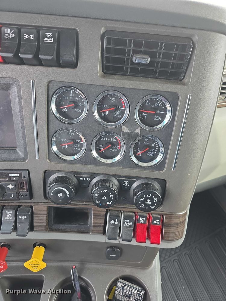 image for item FI0817 2019 Kenworth T680 semi truck