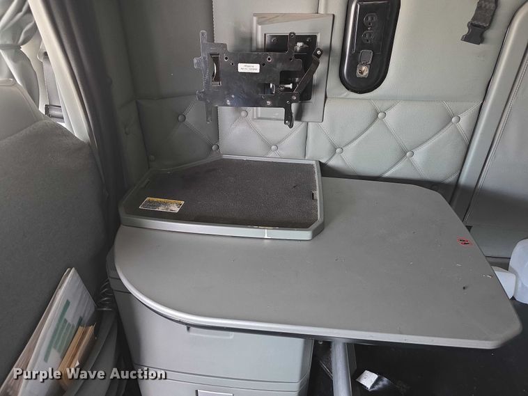 image for item FI0817 2019 Kenworth T680 semi truck