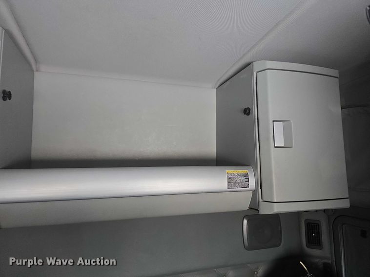 image for item FI0817 2019 Kenworth T680 semi truck