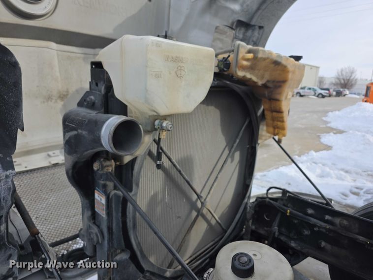 image for item FI0817 2019 Kenworth T680 semi truck