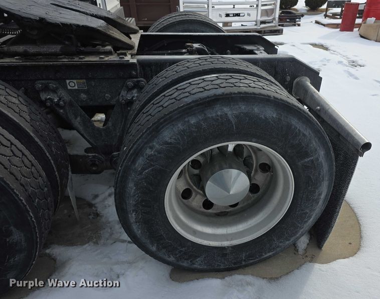 image for item FI0817 2019 Kenworth T680 semi truck