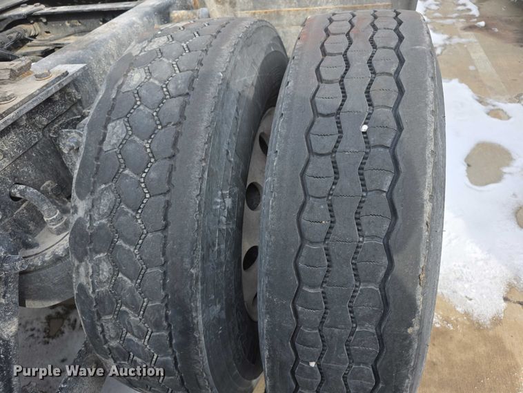 image for item FI0817 2019 Kenworth T680 semi truck