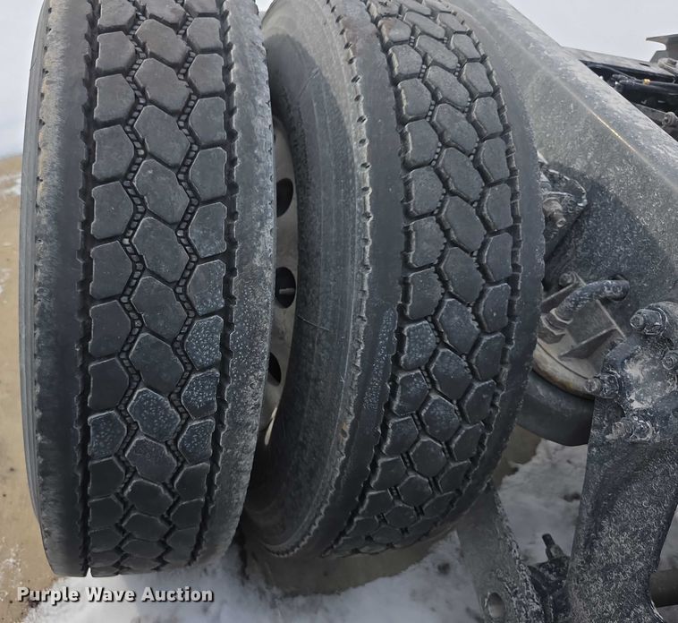 image for item FI0817 2019 Kenworth T680 semi truck