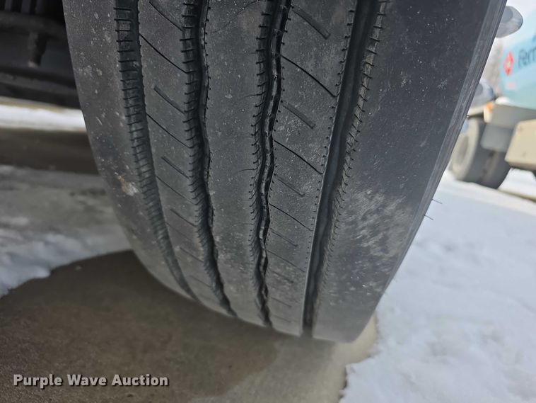 image for item FI0817 2019 Kenworth T680 semi truck