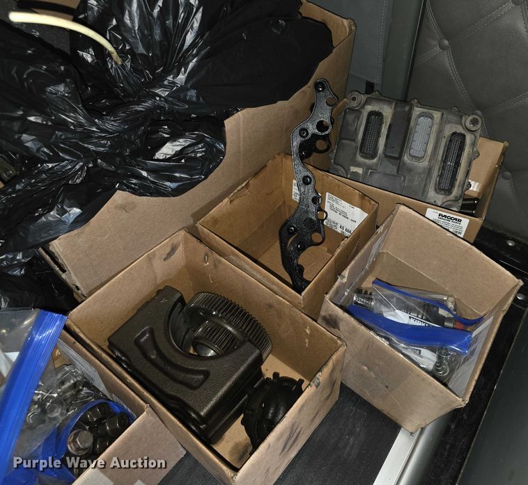 image for item FI0817 2019 Kenworth T680 semi truck