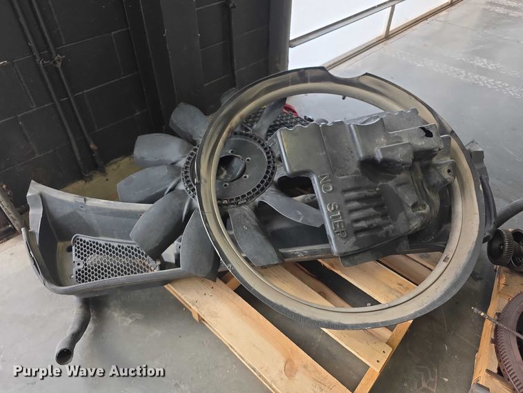 image for item FI0817 2019 Kenworth T680 semi truck