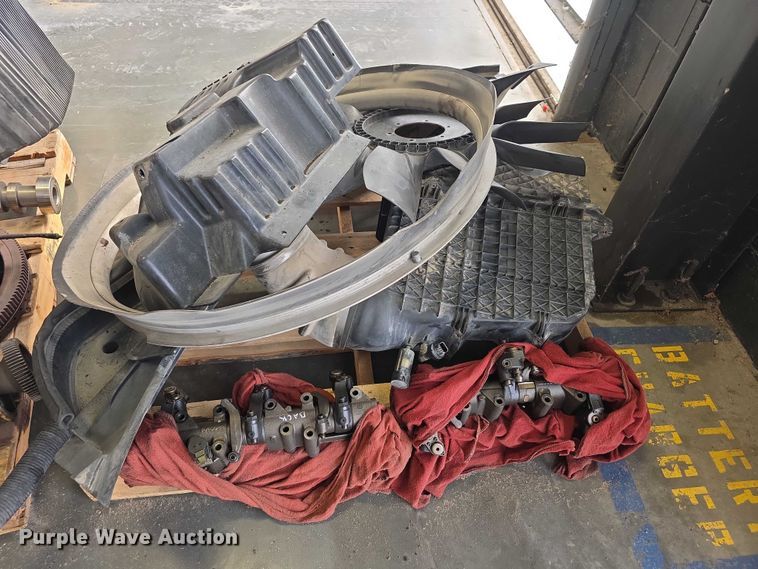 image for item FI0817 2019 Kenworth T680 semi truck