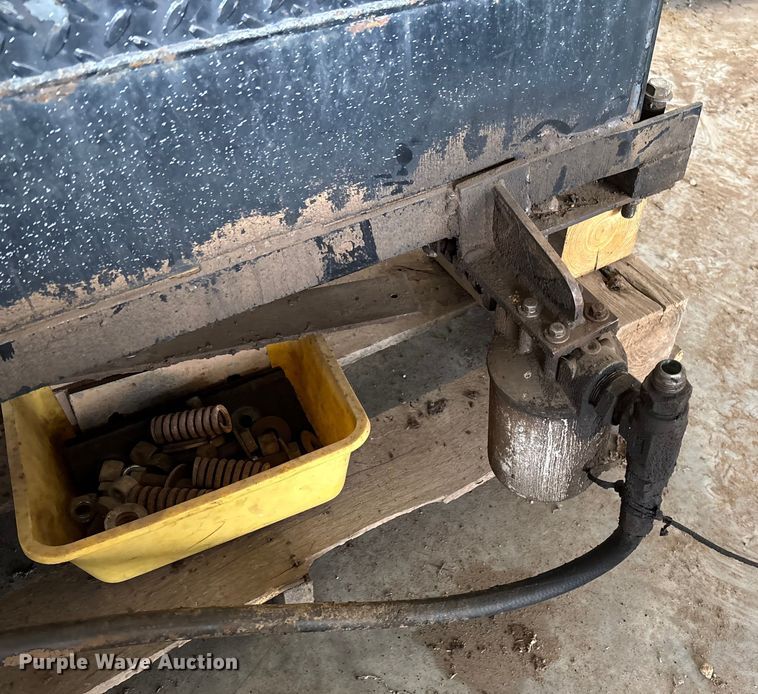 image for item FI1638 Vacuum tank bed