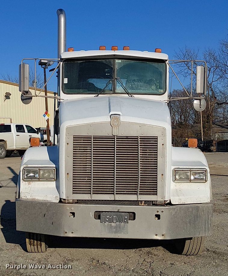 image for item FK0827 1994 Kenworth T800 semi truck