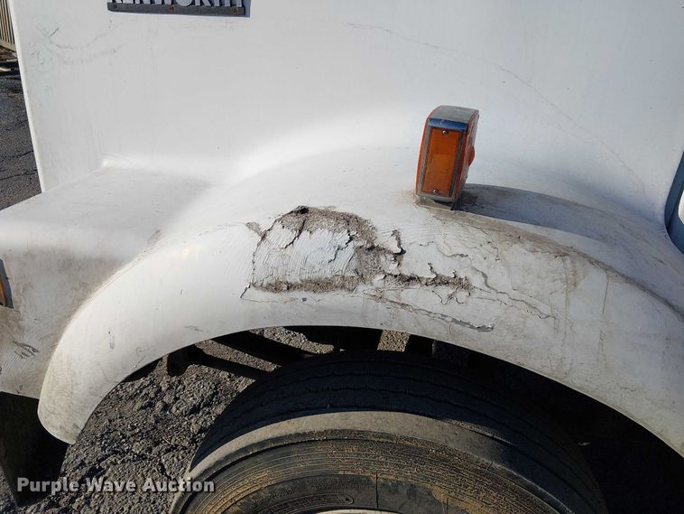 image for item FK0827 1994 Kenworth T800 semi truck