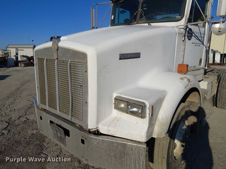 image for item FK0827 1994 Kenworth T800 semi truck