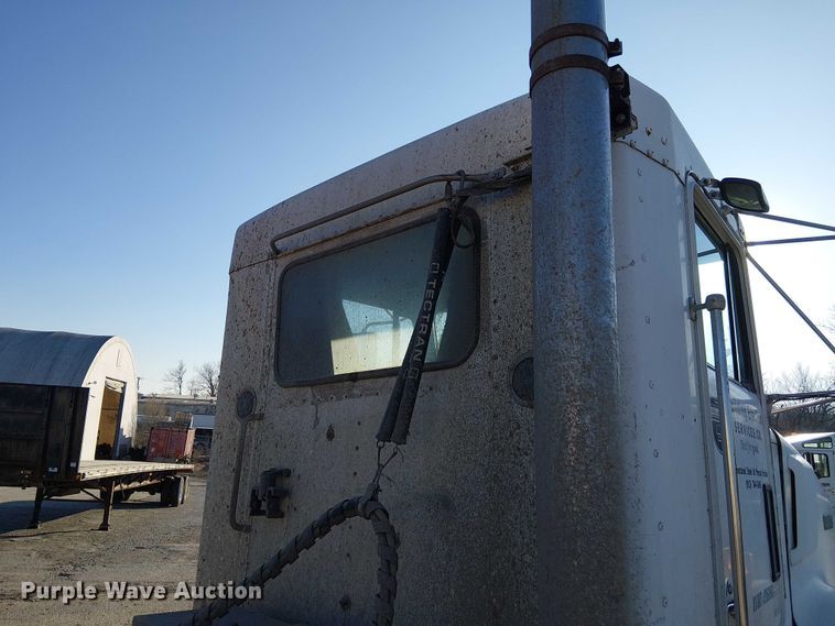 image for item FK0827 1994 Kenworth T800 semi truck