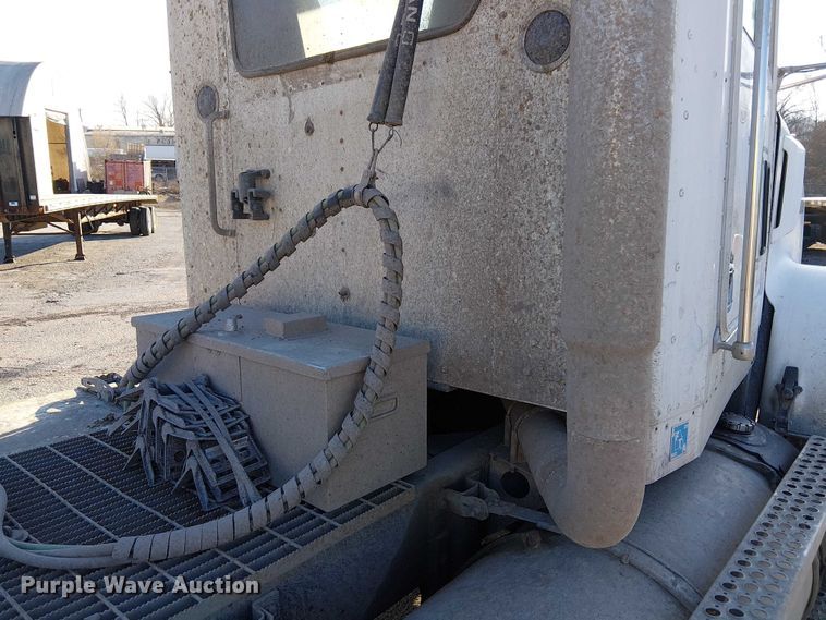 image for item FK0827 1994 Kenworth T800 semi truck