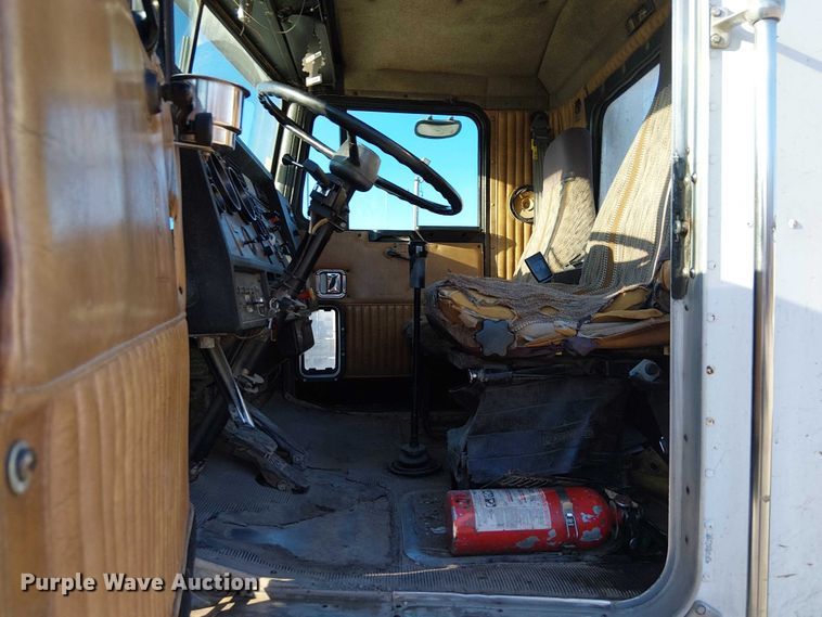 image for item FK0827 1994 Kenworth T800 semi truck