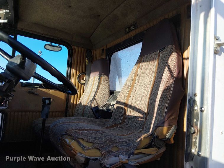 image for item FK0827 1994 Kenworth T800 semi truck