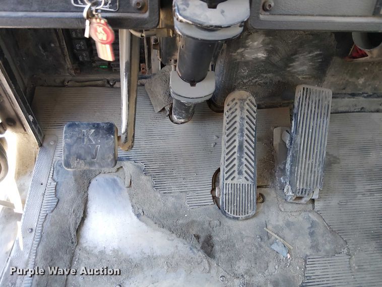 image for item FK0827 1994 Kenworth T800 semi truck