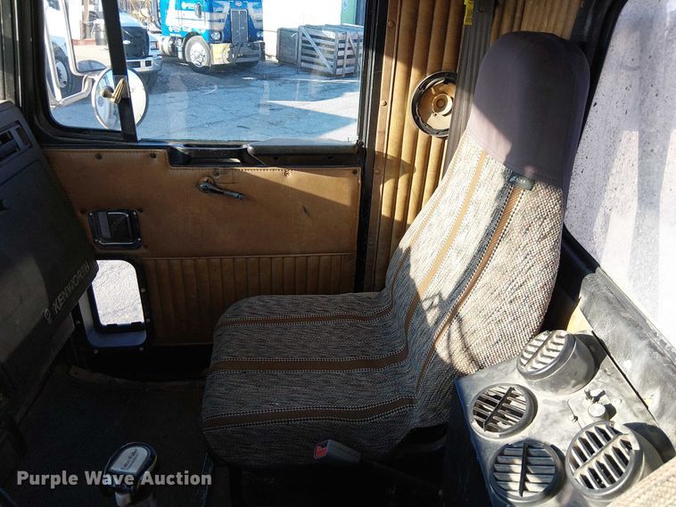 image for item FK0827 1994 Kenworth T800 semi truck