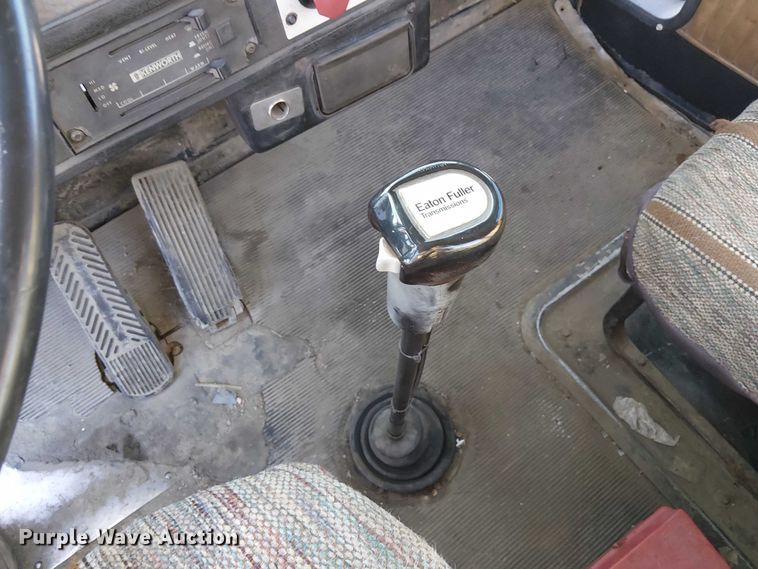 image for item FK0827 1994 Kenworth T800 semi truck