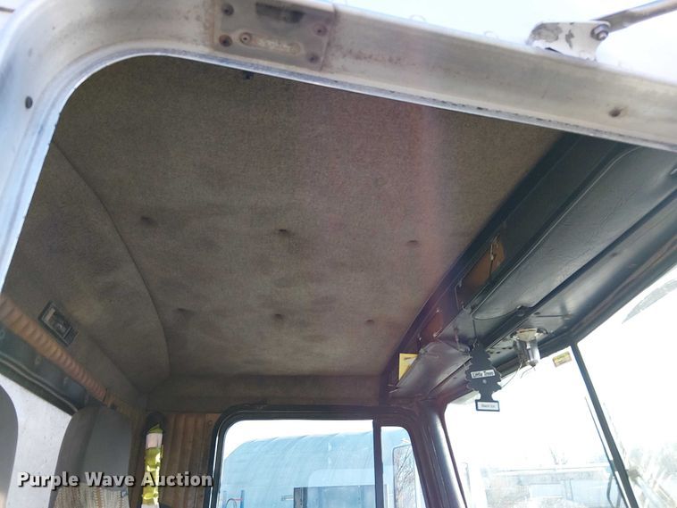 image for item FK0827 1994 Kenworth T800 semi truck