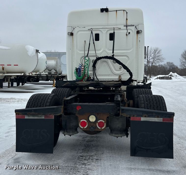 image for item FK1557 2015 Freightliner Cascadia  semi truck