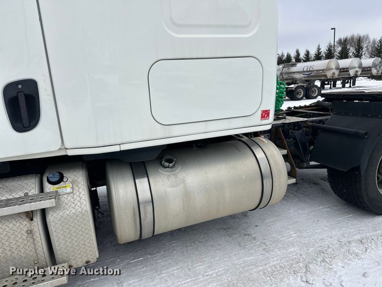 image for item FK1557 2015 Freightliner Cascadia  semi truck