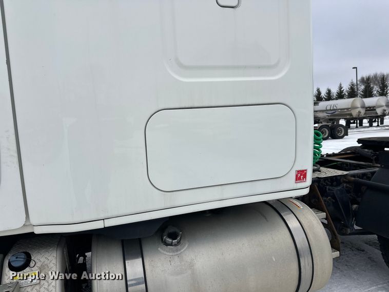 image for item FK1557 2015 Freightliner Cascadia  semi truck