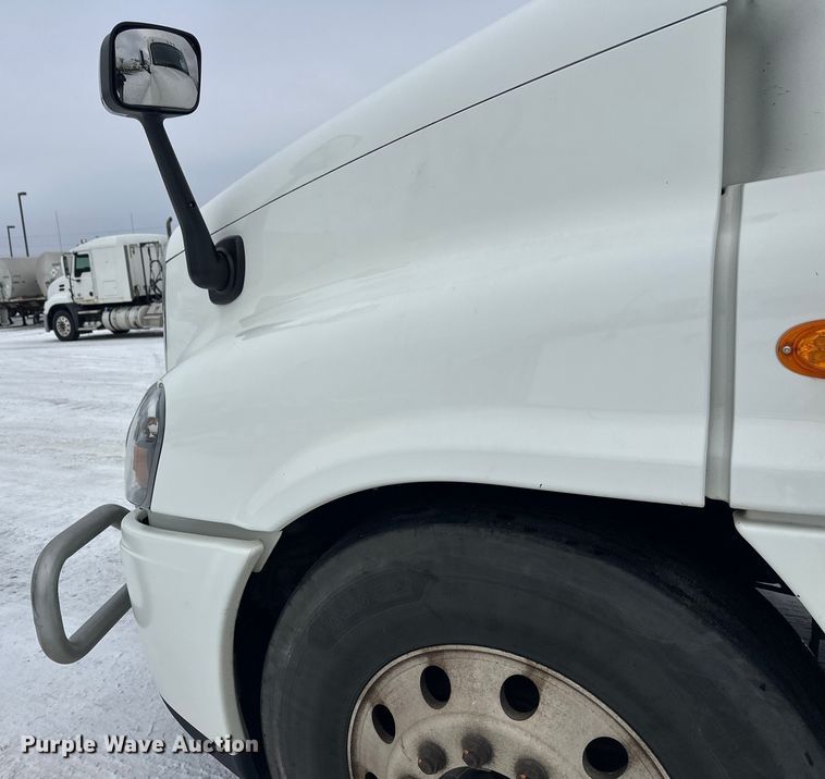 image for item FK1557 2015 Freightliner Cascadia  semi truck