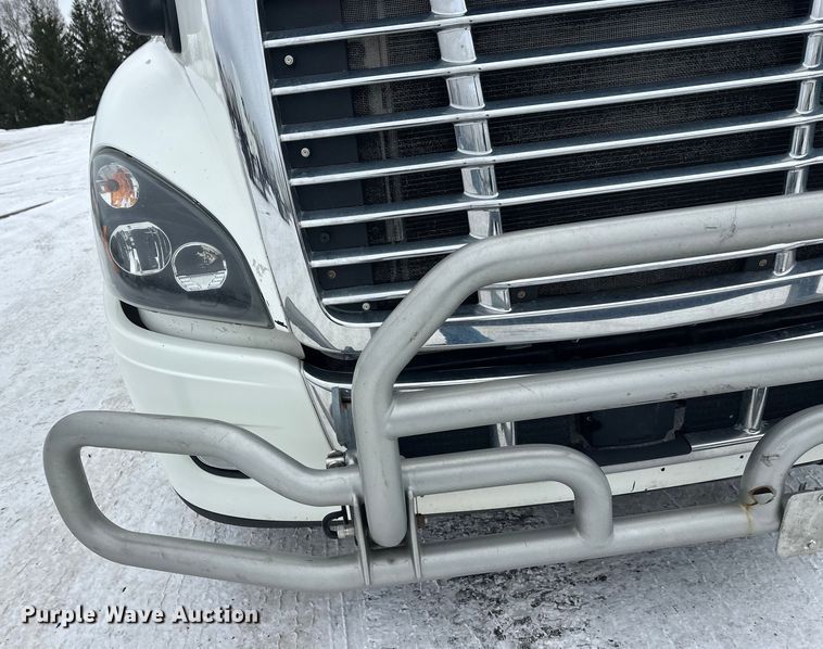 image for item FK1557 2015 Freightliner Cascadia  semi truck
