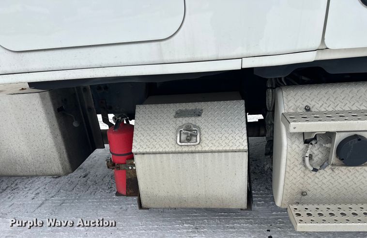 image for item FK1557 2015 Freightliner Cascadia  semi truck