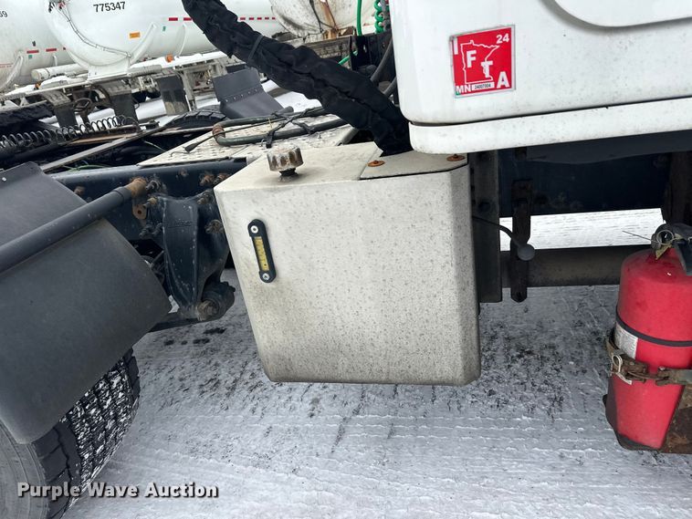 image for item FK1557 2015 Freightliner Cascadia  semi truck