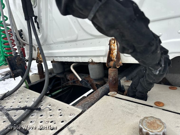 image for item FK1557 2015 Freightliner Cascadia  semi truck