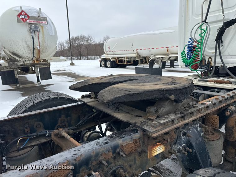 image for item FK1557 2015 Freightliner Cascadia  semi truck