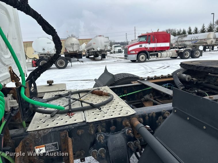 image for item FK1557 2015 Freightliner Cascadia  semi truck