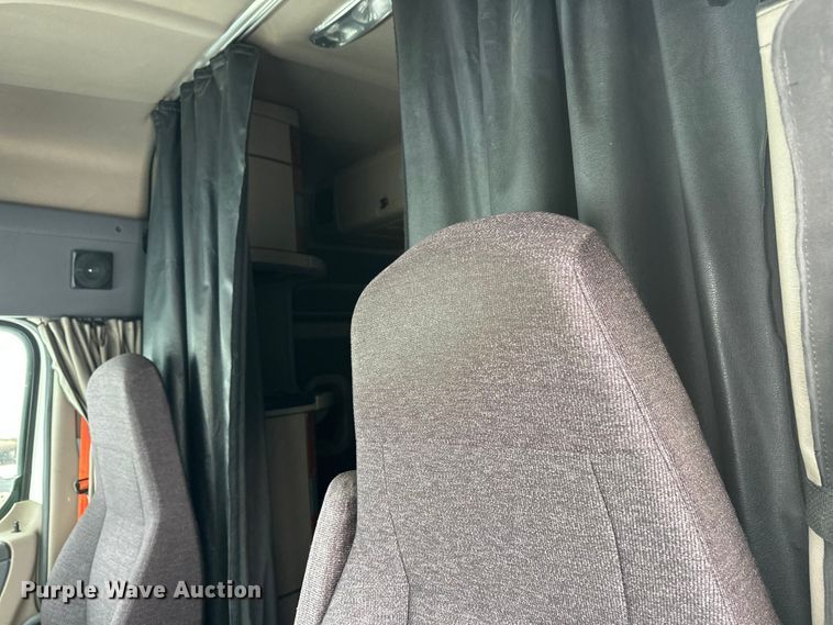 image for item FK1557 2015 Freightliner Cascadia  semi truck