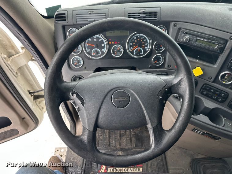 image for item FK1557 2015 Freightliner Cascadia  semi truck